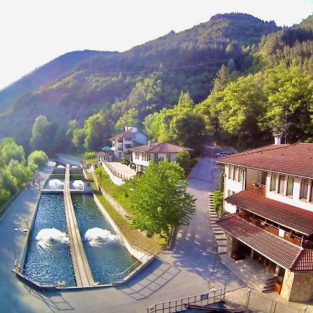 Fisherman'S Hut Family Hotel Beden Экстерьер фото