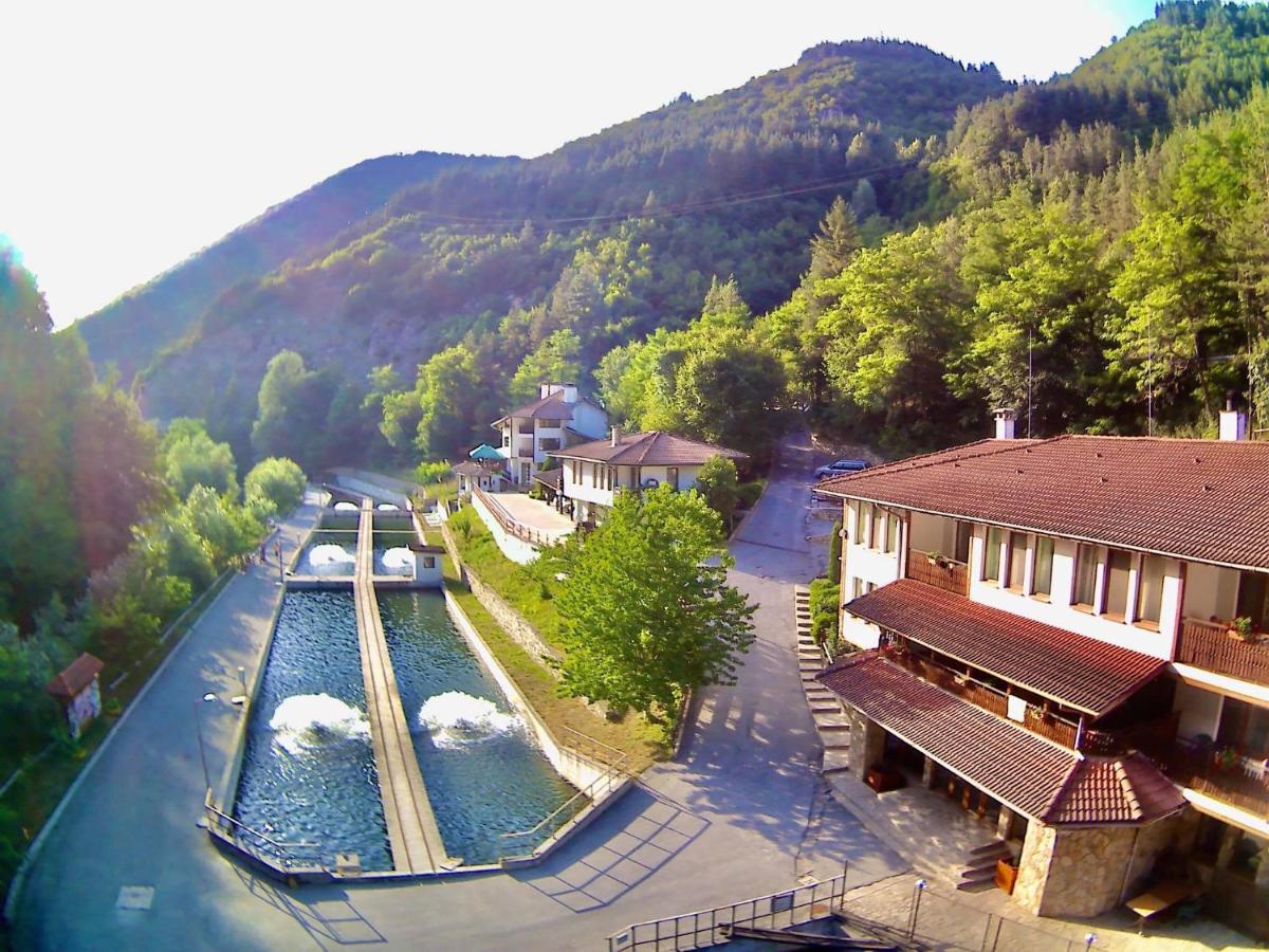 Fisherman'S Hut Family Hotel Beden Экстерьер фото