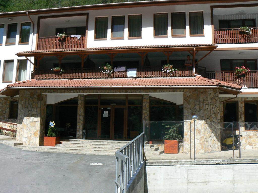 Fisherman'S Hut Family Hotel Beden Экстерьер фото