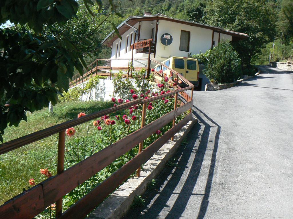Fisherman'S Hut Family Hotel Beden Экстерьер фото