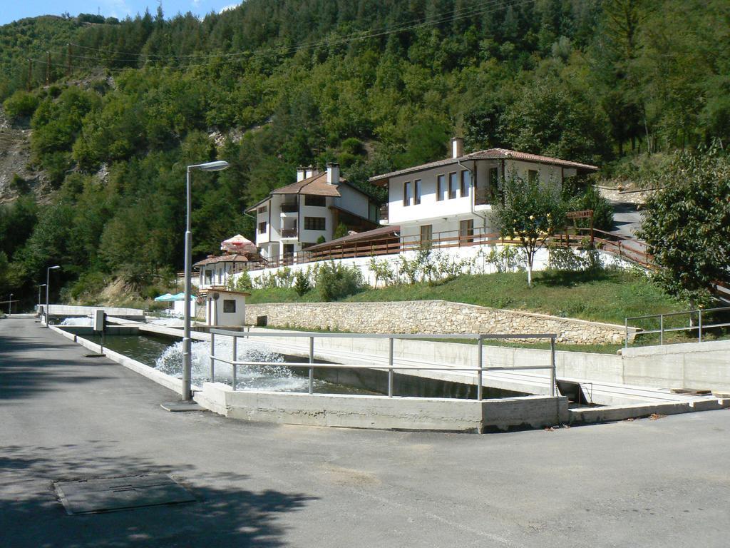 Fisherman'S Hut Family Hotel Beden Экстерьер фото