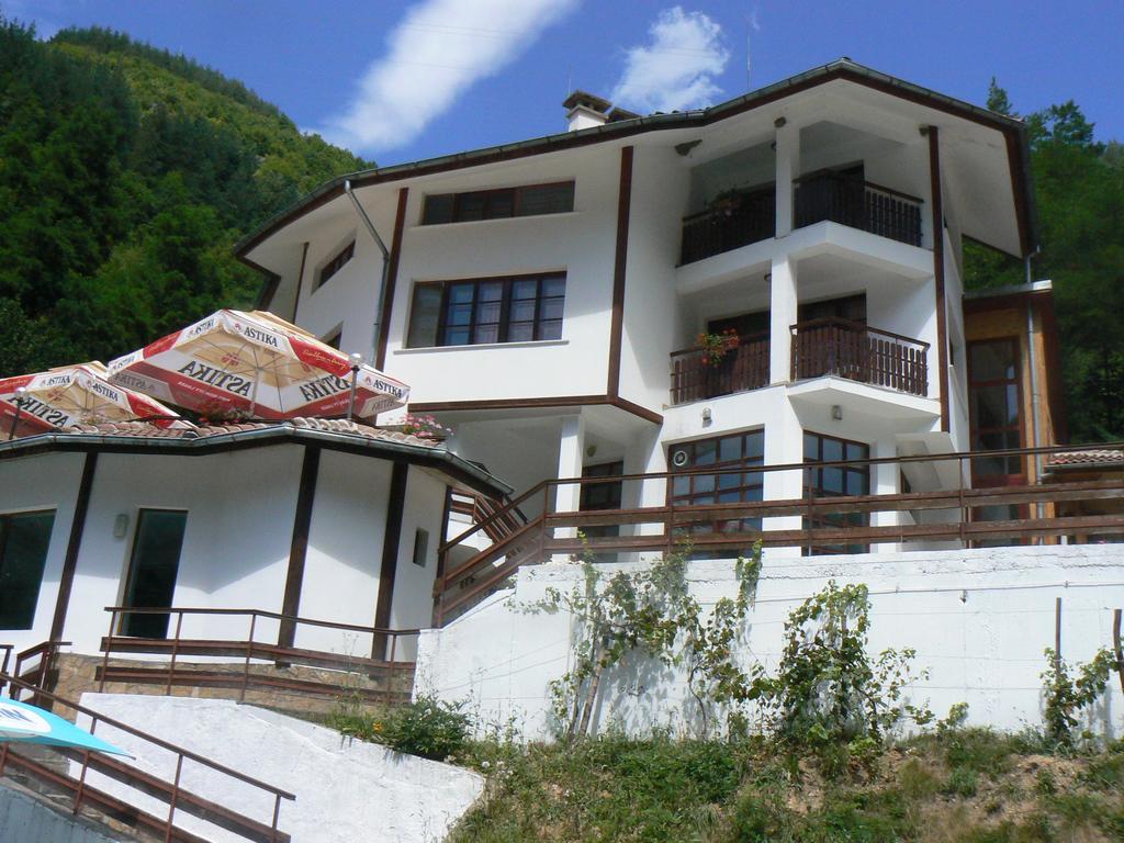 Fisherman'S Hut Family Hotel Beden Экстерьер фото