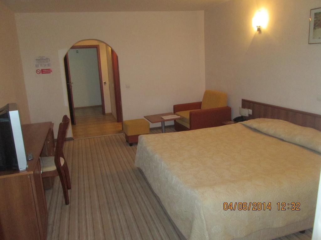Fisherman'S Hut Family Hotel Beden Экстерьер фото