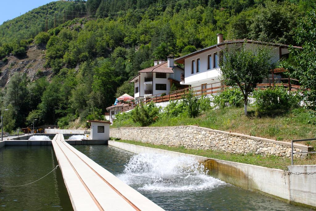 Fisherman'S Hut Family Hotel Beden Экстерьер фото