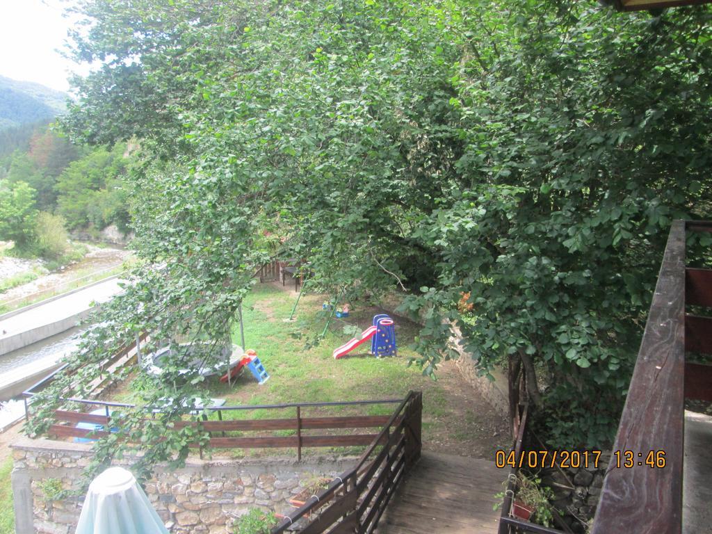 Fisherman'S Hut Family Hotel Beden Экстерьер фото